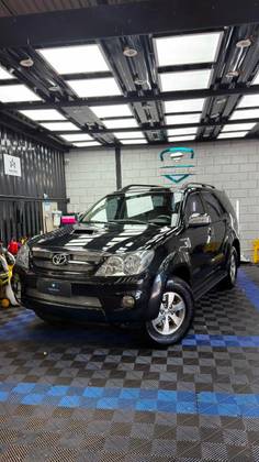 TOYOTA HILUX SW4 3.0 SRV 4X4 16V TURBO INTERCOOLER DIESEL 4P AUTOMÁTICO TOYOTA HILUX SW4 3.0 SRV 4X4 16V TURBO INTERCOOLER DIESEL 4P AUTOMÁTICO